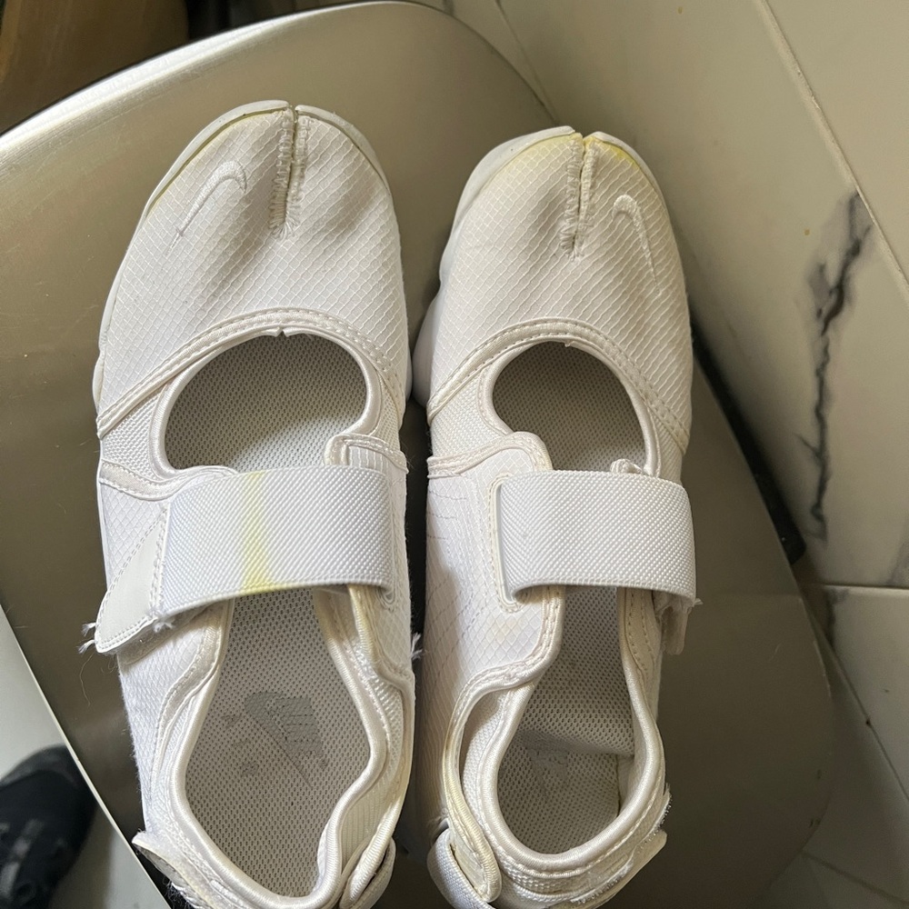 White Nike air rift sneakers